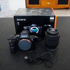 Sony Alpha α7II Mirrorless Camera w/ 28-70mm Lens **LCD Screen/Read Description*